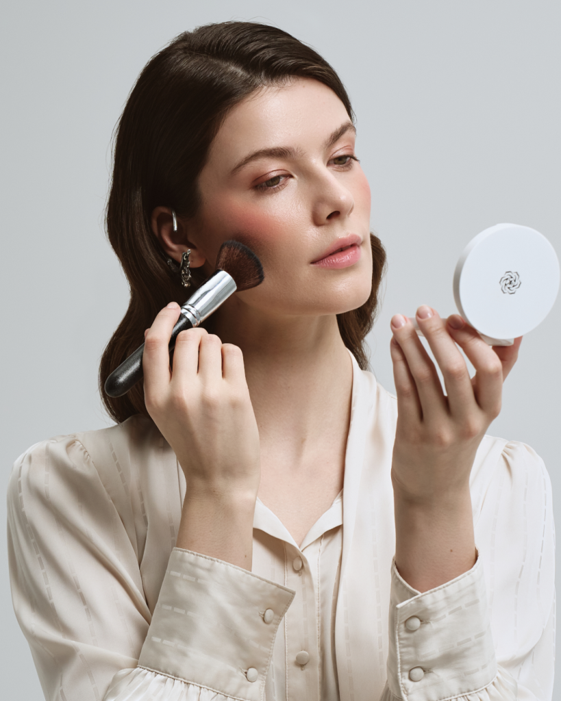 Макияж на каждый день зимой: собираем базовую косметичку 