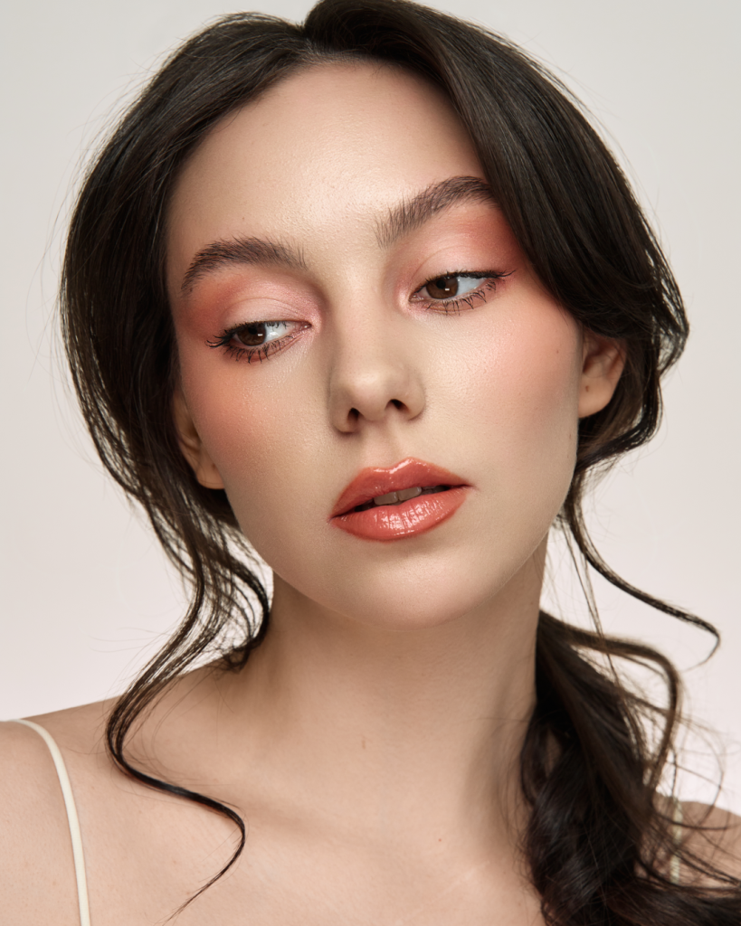 Frugal Chic или «бережливый шик»: главный тренд 2026 и новая философия макияжа Frugal Chic или «бережливый шик»: главный тренд 2026 и новая философия макияжа