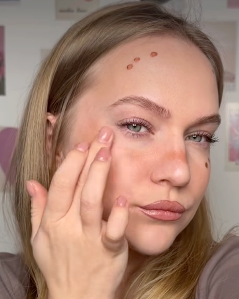 Трендовые техники из TikTok: 5 приемов в макияже