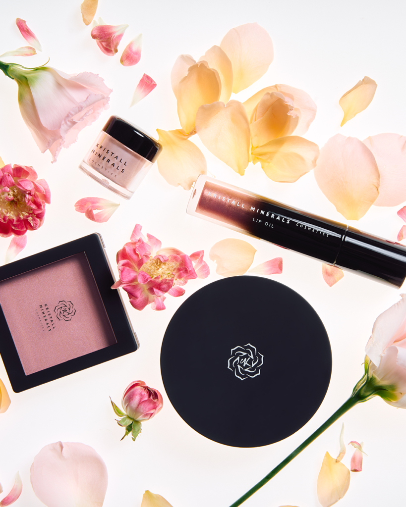 Подарки на 8 марта: наборы косметики для любимых Подарки на 8 марта: наборы косметики для любимых