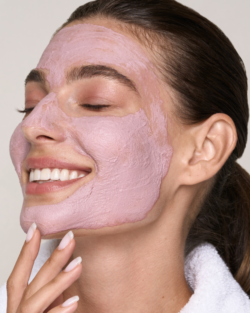 Зимний макияж без сухости: как сохранить сияние кожи 