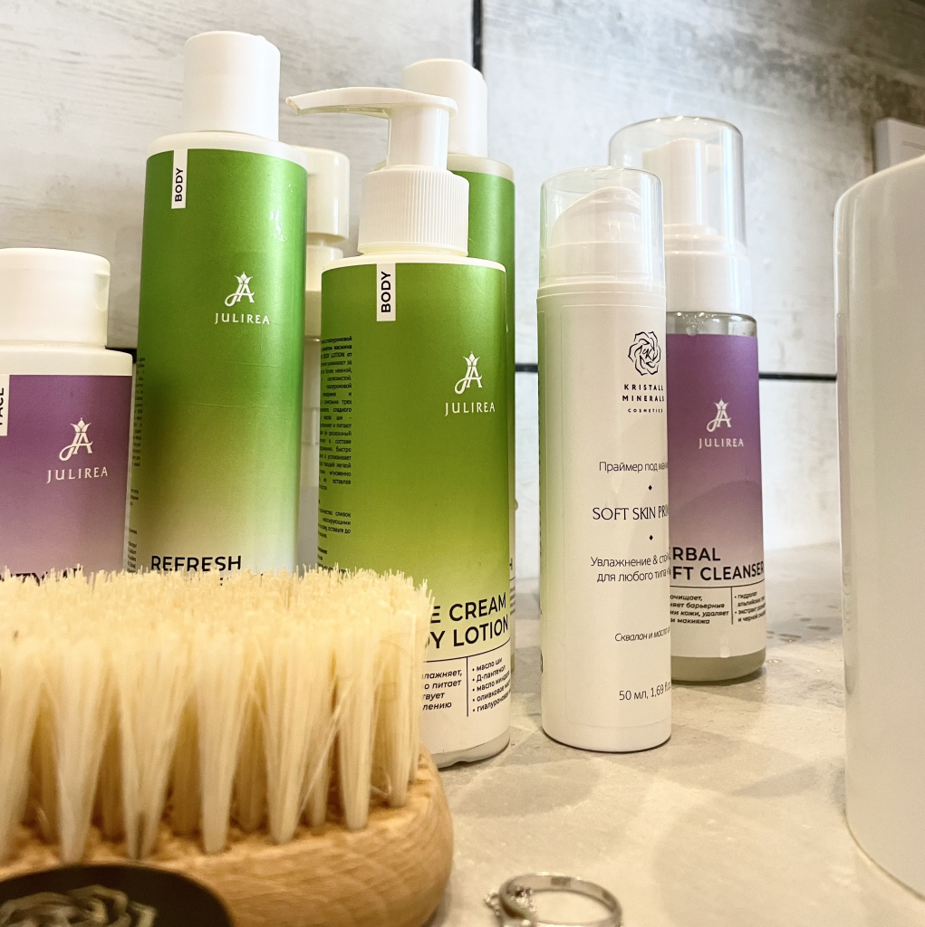 Секрет фирмы: что лежит в косметичке основательницы Kristall Minerаls и Julirea?