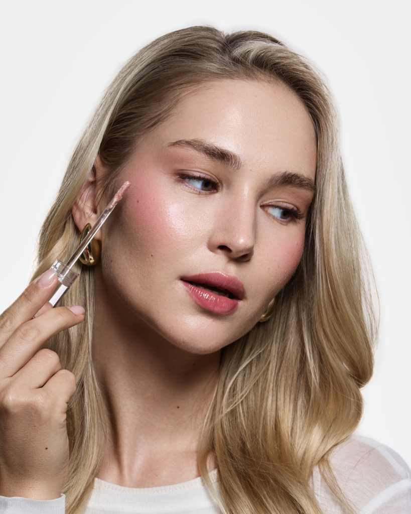 Зимний макияж без сухости: как сохранить сияние кожи 