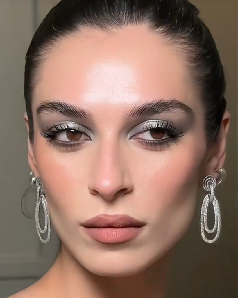 Трендовые макияжи на зиму 2025: что актуально в этом сезоне? Трендовые макияжи на зиму 2025: что актуально в этом сезоне?