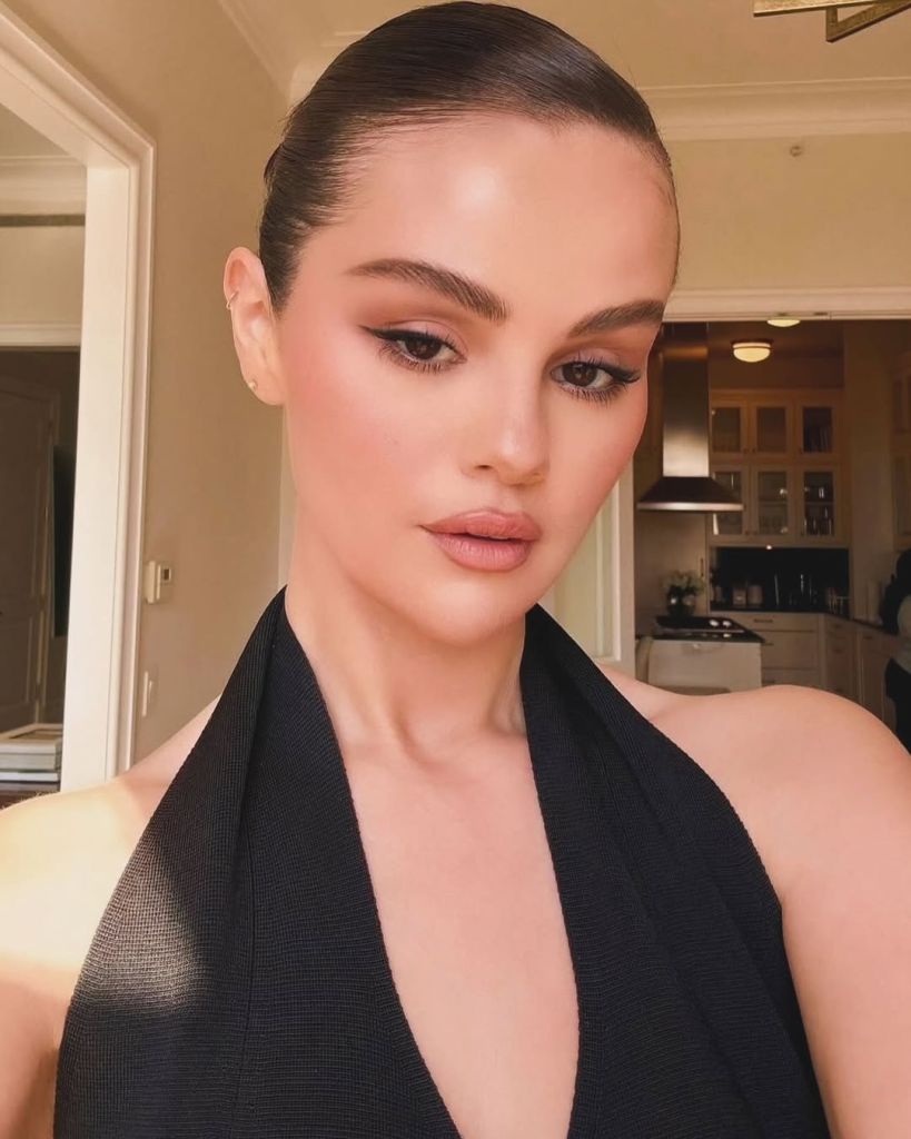 Сияющий макияж: повторяем образы Селены Гомес 